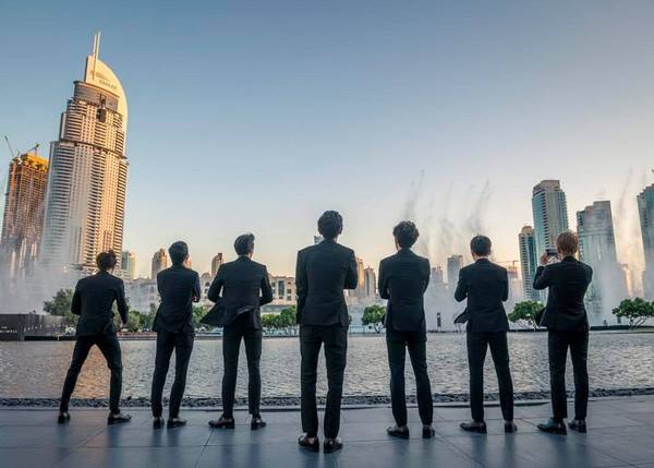 企業定制西裝后開叉照片