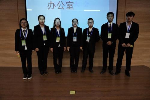 辦公室工服員工合影