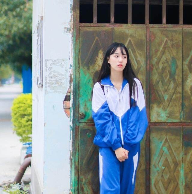 中學(xué)生校服定制廠家